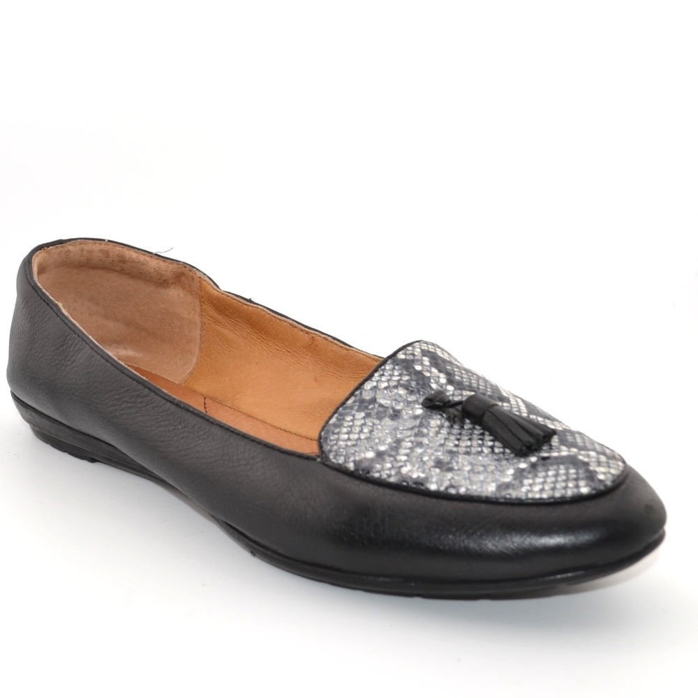 Sofft Tassel Loafer Flats Casual Everyday Preppy Black Snake Print Leather